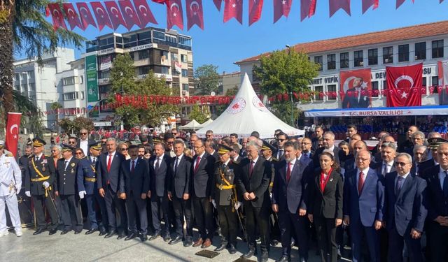 BURSALILAR HEYKEL'DE BULUŞTU!
