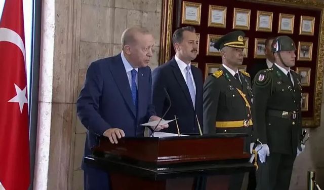 ERDOĞAN VE DEVLET ERKANI 30 AĞUSTOS’TA ANITKABİR’DE