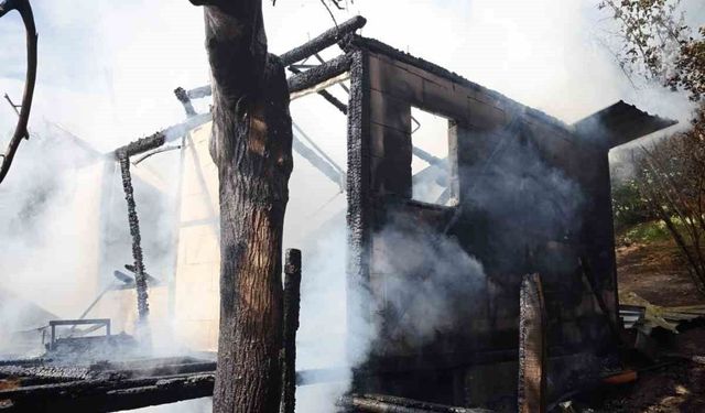 Bursa’da yangın sonrası harabeye döndü