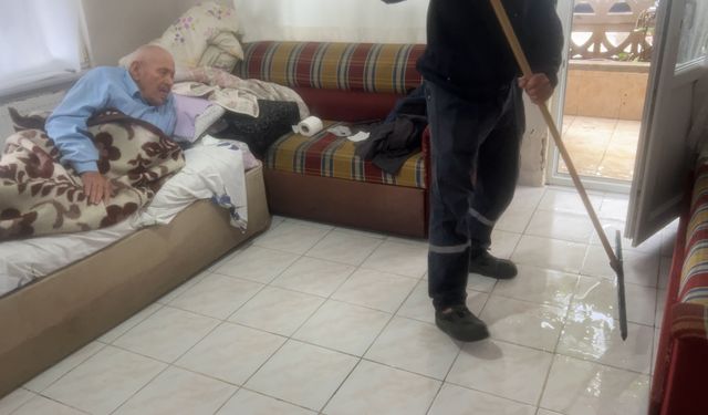 90 YAŞINDAKİ ADAM MAHSUR KALDI!
