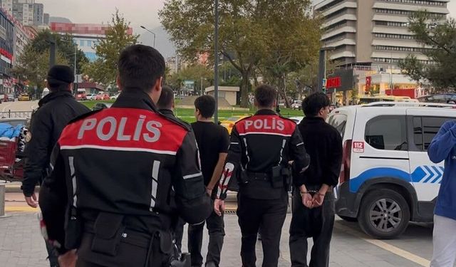 KENT MEYDANI'NDA ORTALIK KARIŞTI!