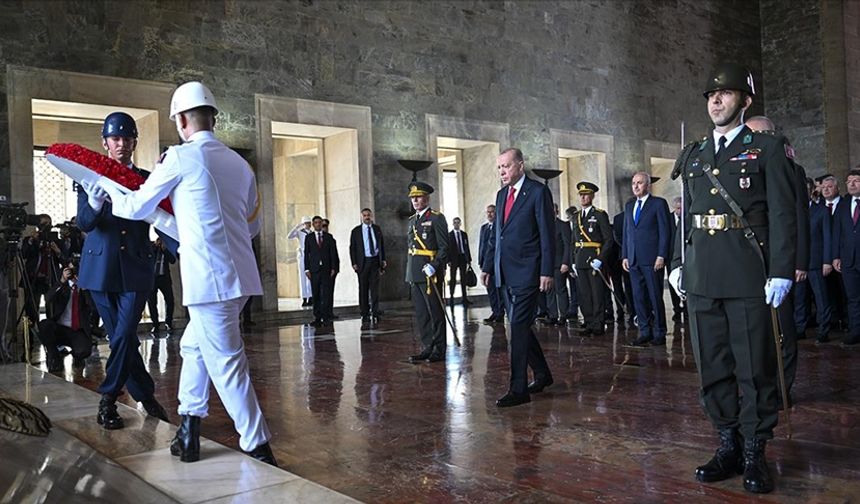 Cumhuriyetimiz 101 yaşında! Devlet erkanı Anıtkabir’i ziyaret etti