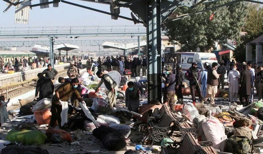 En az 24 kişi öldü: Tren istasyonunda korkunç patlama