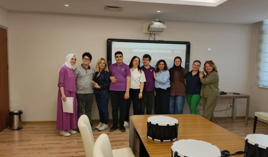 Özel Eğitim Öğrencilerinden Sanat ve Sevgiyle Kutlama