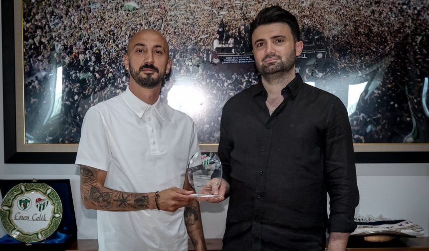 Bursaspor, kaptan Özek’le yolları ayırdı!