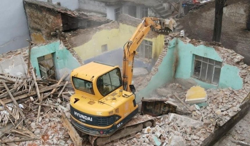 Yıldırım'da metruk binalar temizleniyor