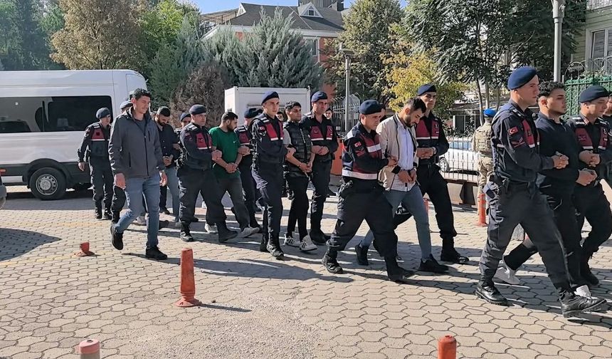 Bursa'da cinayet şüphelileri adliyede
