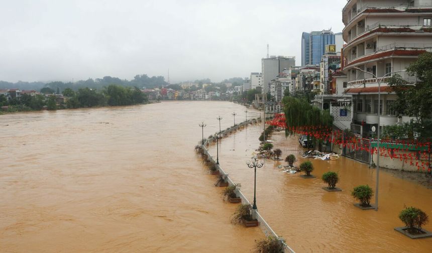 Vietnam’da sel: 10 ölü