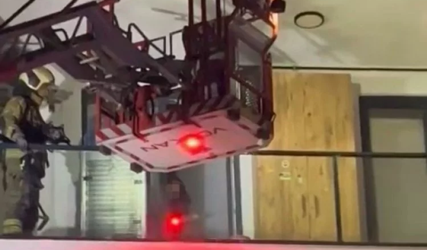 Sinir krizi geçiren kadın ortalığı birbirine kattı!