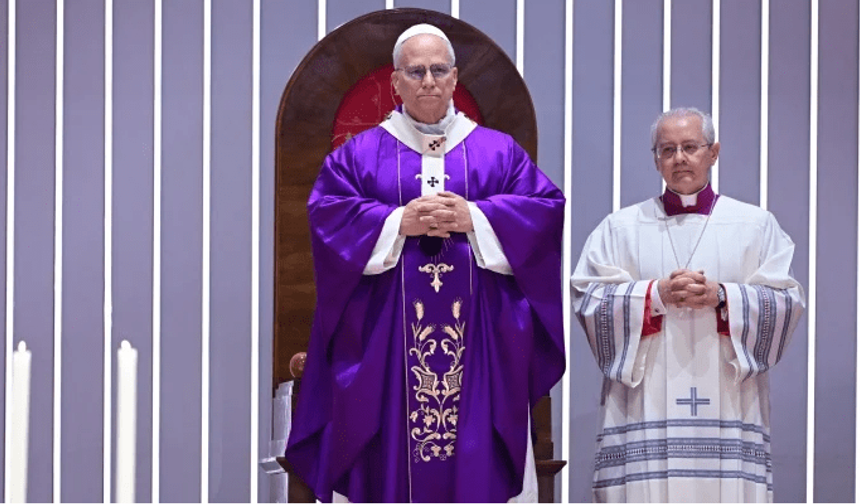 Papa, İstanbul’da 4 bin kişilik ayini yönetti