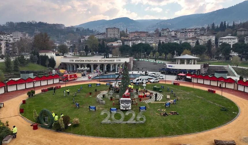 Yeni Yıl Meydanı ziyaretçilerini bekliyor