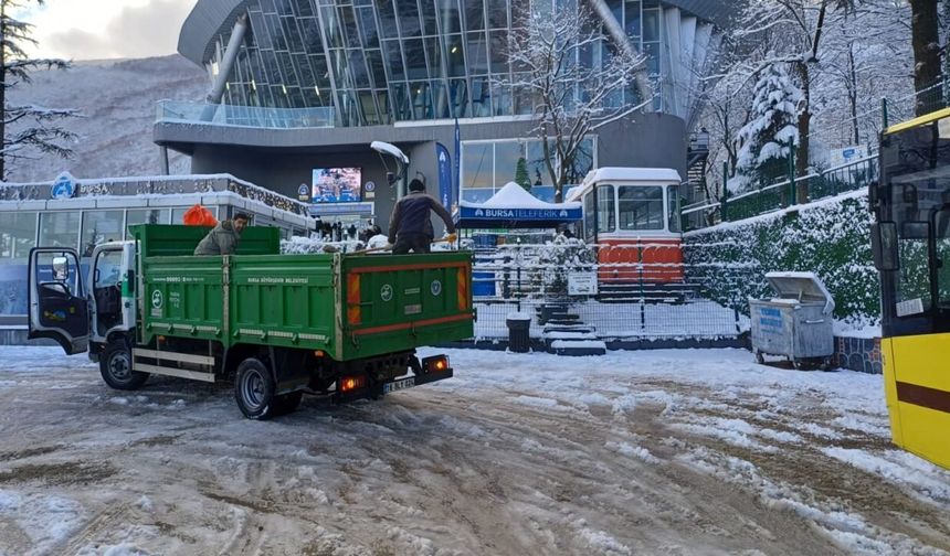 Bursa’da kar mesaisi: 129 yol açıldı!