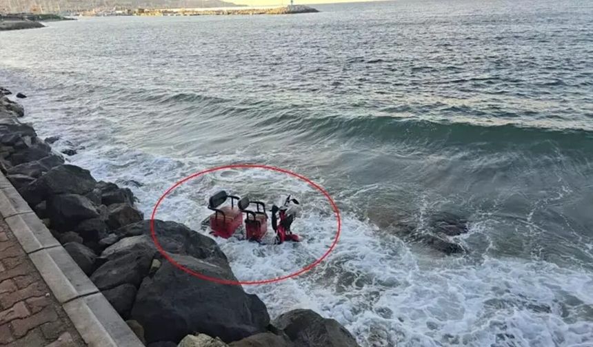 Bursa'da motosiklet denize uçtu!