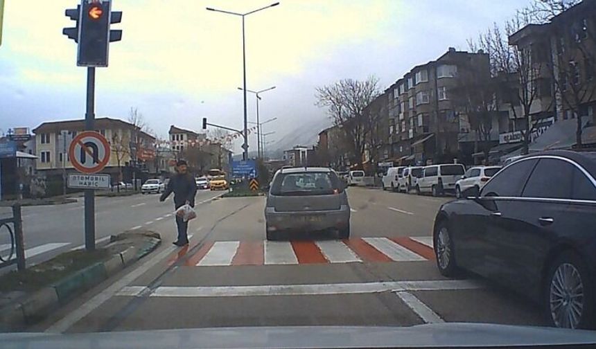 Kırmızı ışıkta tehlikeli ihlal!