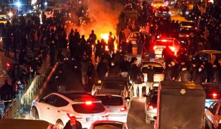 İran'da kırmızı alarm: Hava sahası kapatıldı!