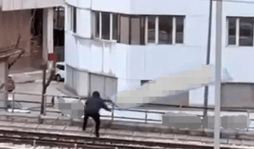 Metro hattında tehlikeli anlar!