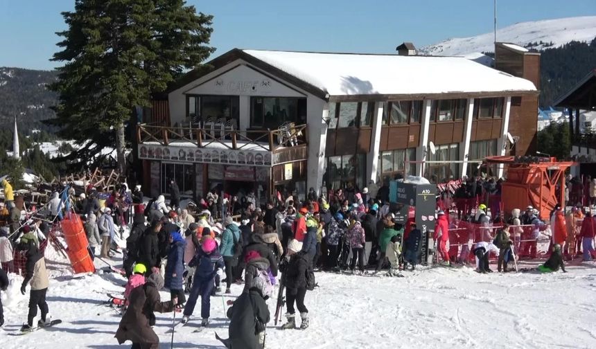 Uludağ'da zirve tatilcilerle doldu