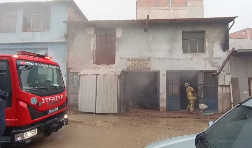 Bursa'da mobilya imalathanesinde yangın!