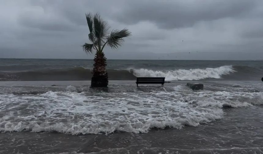 Bursa’da deniz karaya taştı!