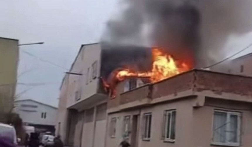 Evin çatısında yangın paniği!