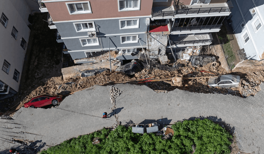 İzmir'de istinat duvarı çöktü!