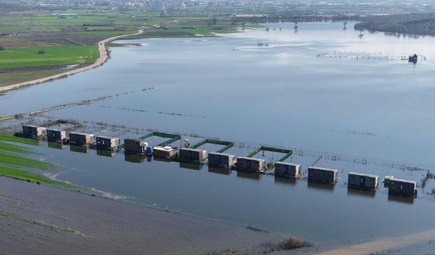 Bungalovlar sular altında kaldı