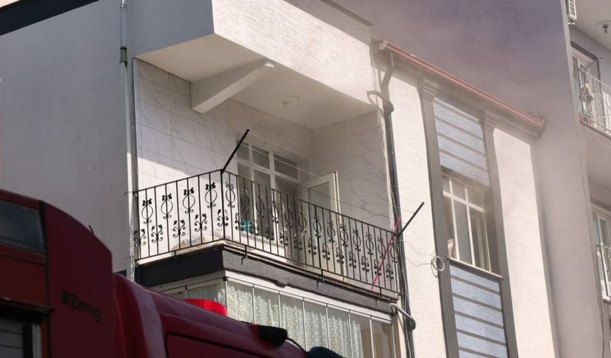 Ocakta unutulan yemek evi yaktı!