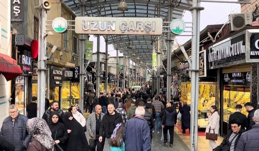 Vatandaşlar Kapalı Çarşı'ya akın etti