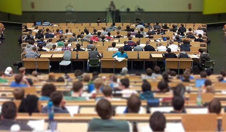 Üniversiteye başlama yaşı düşüyor mu?