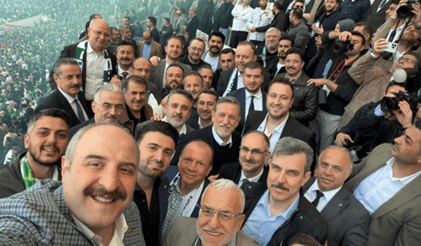 İş ve siyaset dünyasından şampiyonluk özçekimi