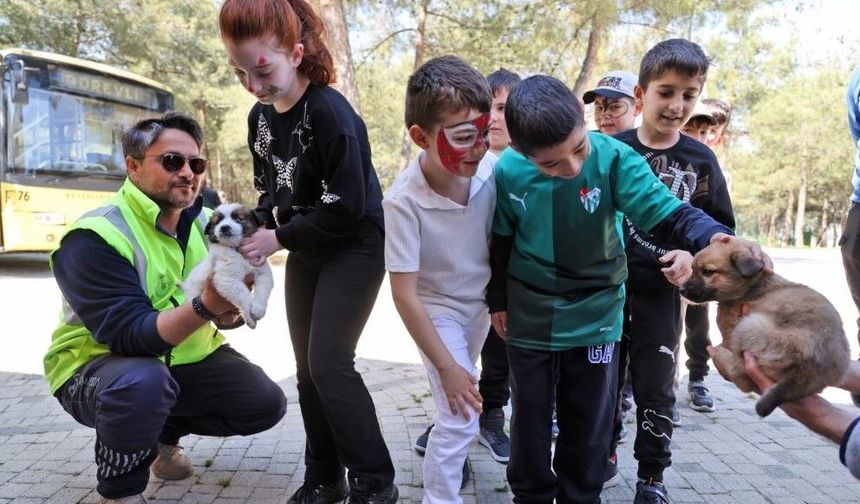Çocuklar patili dostlarla buluştu
