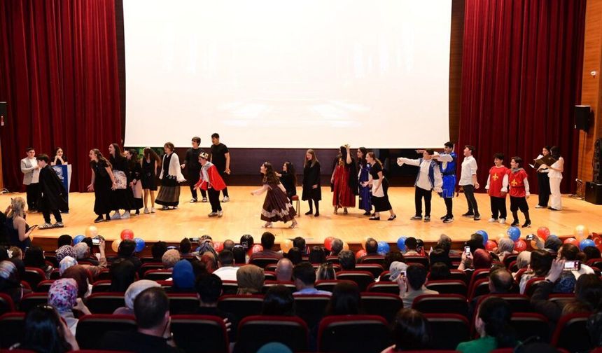 Kestel'de Dünya Dilleri Gecesi