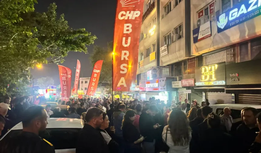 BURSALILAR CHP İL BİNASI ÖNÜNDE TOPLANDI