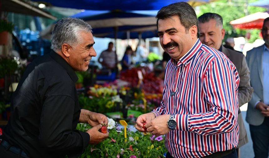 BAŞKAN YILMAZ ESNAF VE VATANDAŞLA BAYRAMLAŞTI