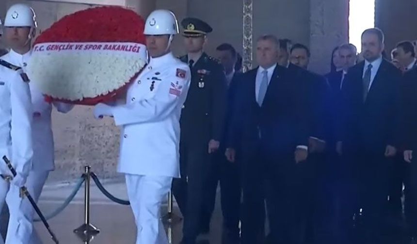 ANITKABİR’DE 19 MAYIS TÖRENİ