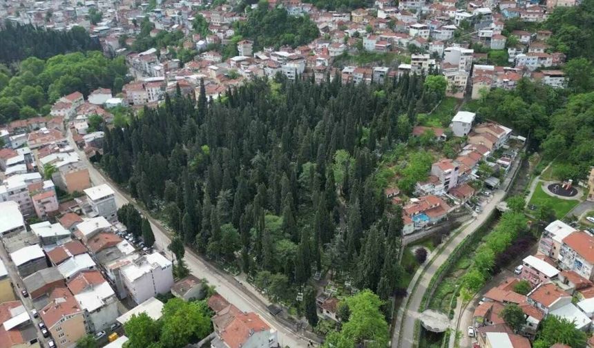 BURSA’DA MEZARLIKLAR BAYRAMA HAZIR