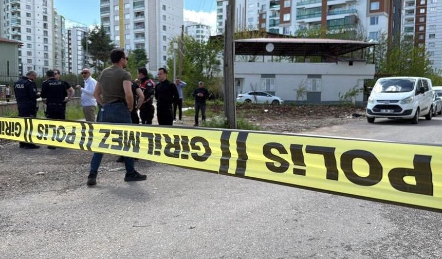 OKUL ÖNÜNDE SİLAH SESLERİ!