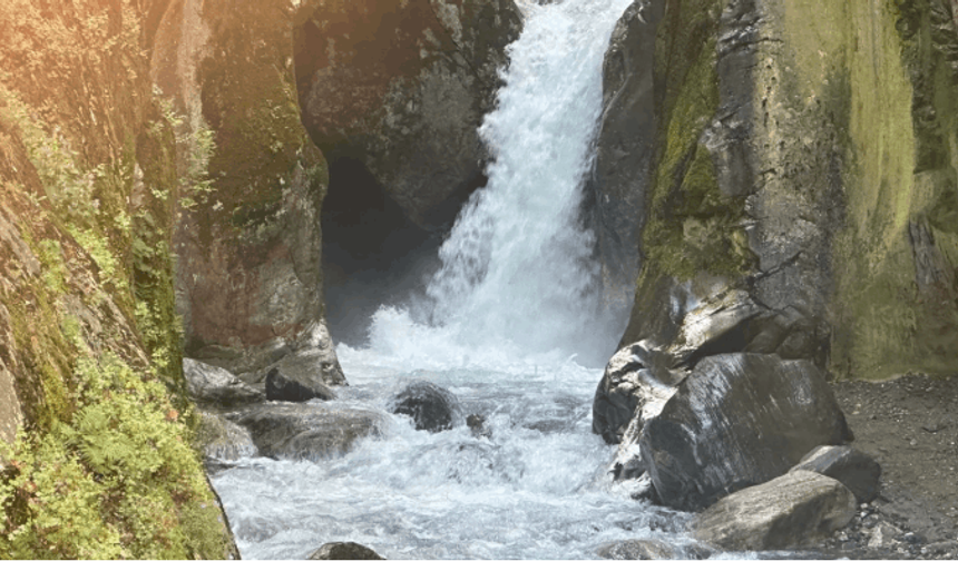 SAİTABAT ŞELALESİ'NDE SU SEVİYESİ REKOR KIRDI