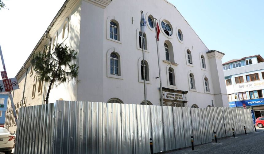 MUDANYA’NIN TARİHİ SAHNESİ PERDEYİ YENİDEN AÇIYOR