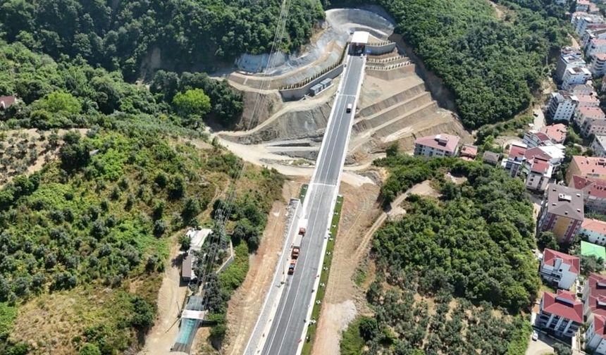 BAKAN URALOĞLU, YALOVA-ARMUTLU YOLU'NU HİZMETE AÇTI