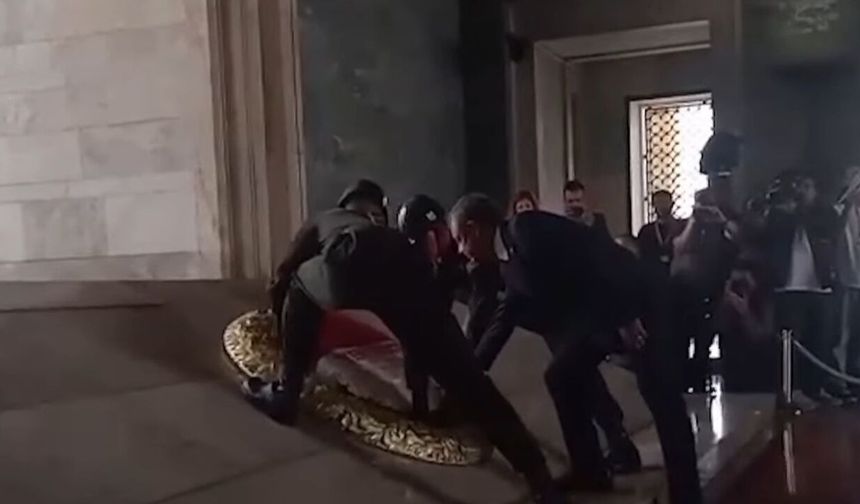 YENİ PARTİ GENEL BAŞKANI ÖZGÜR ÖZEL ANITKABİR'DE