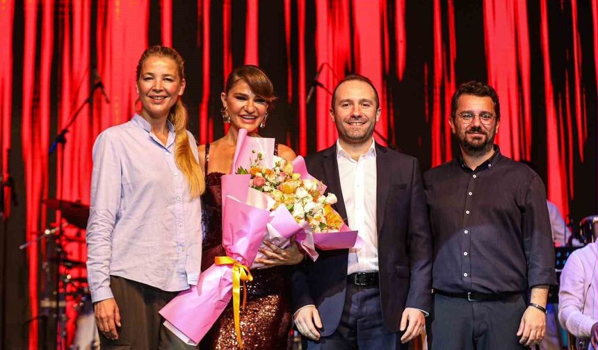 AÇIKHAVA’DA DERYA BEDAVACI RÜZGARI