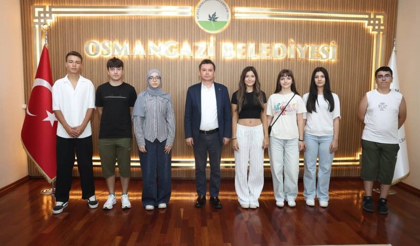BAŞKAN AYDIN BAŞARILI ÖĞRENCİLERİ TEBRİK ETTİ