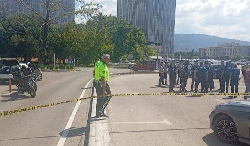 BURSA ADLİYESİ'NDE SİLAHLAR KONUŞTU!