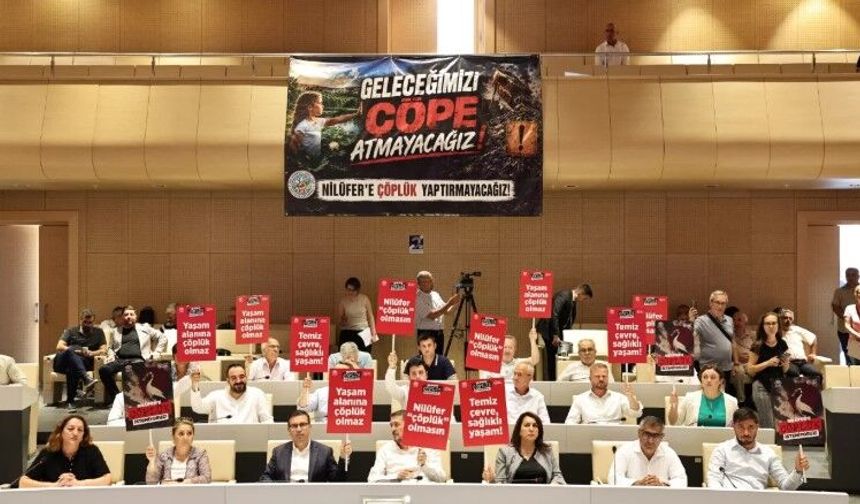 NİLÜFER BELEDİYE MECLİSİ'NDE ÇÖPLÜK TEPKİSİ!