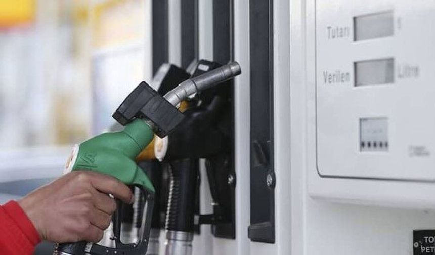 ÇİFTE ZAM GELDİ: MOTORİN 80 LİRAYI AŞTI!