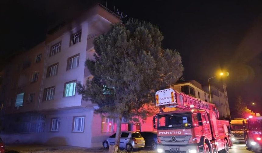 APARTMAN DAİRESİNDE KORKUTAN YANGIN!