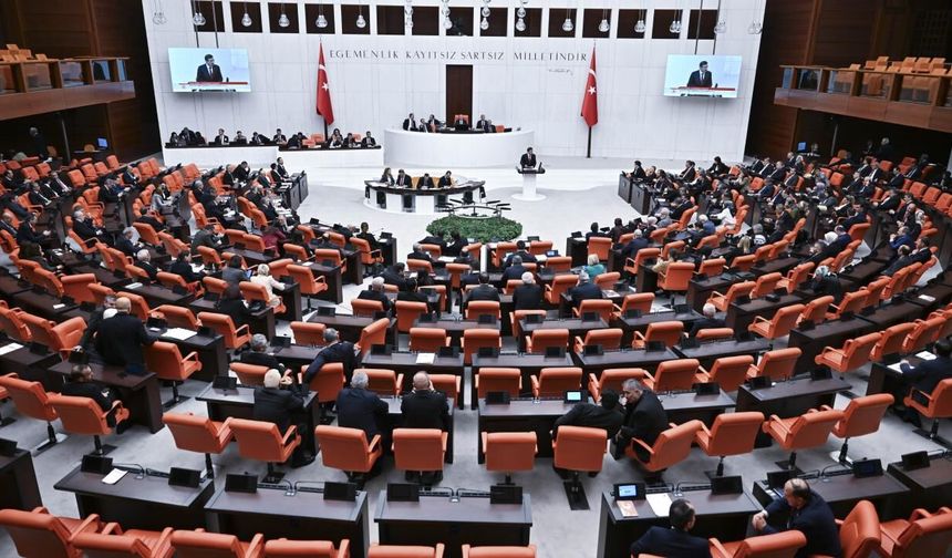 MECLİS’TE DENGELER DEĞİŞİYOR! HANGİ PARTİNİN KAÇ VEKİLİ VAR?