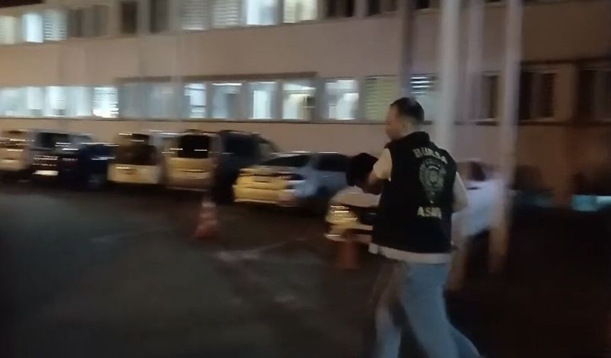 BURSA’DA SAHTE BANKACI YAKALANDI!