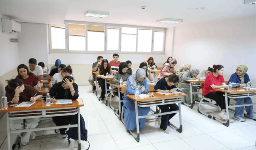 BURSA'DA MEMUR ADAYLARINA KPSS PROVASI